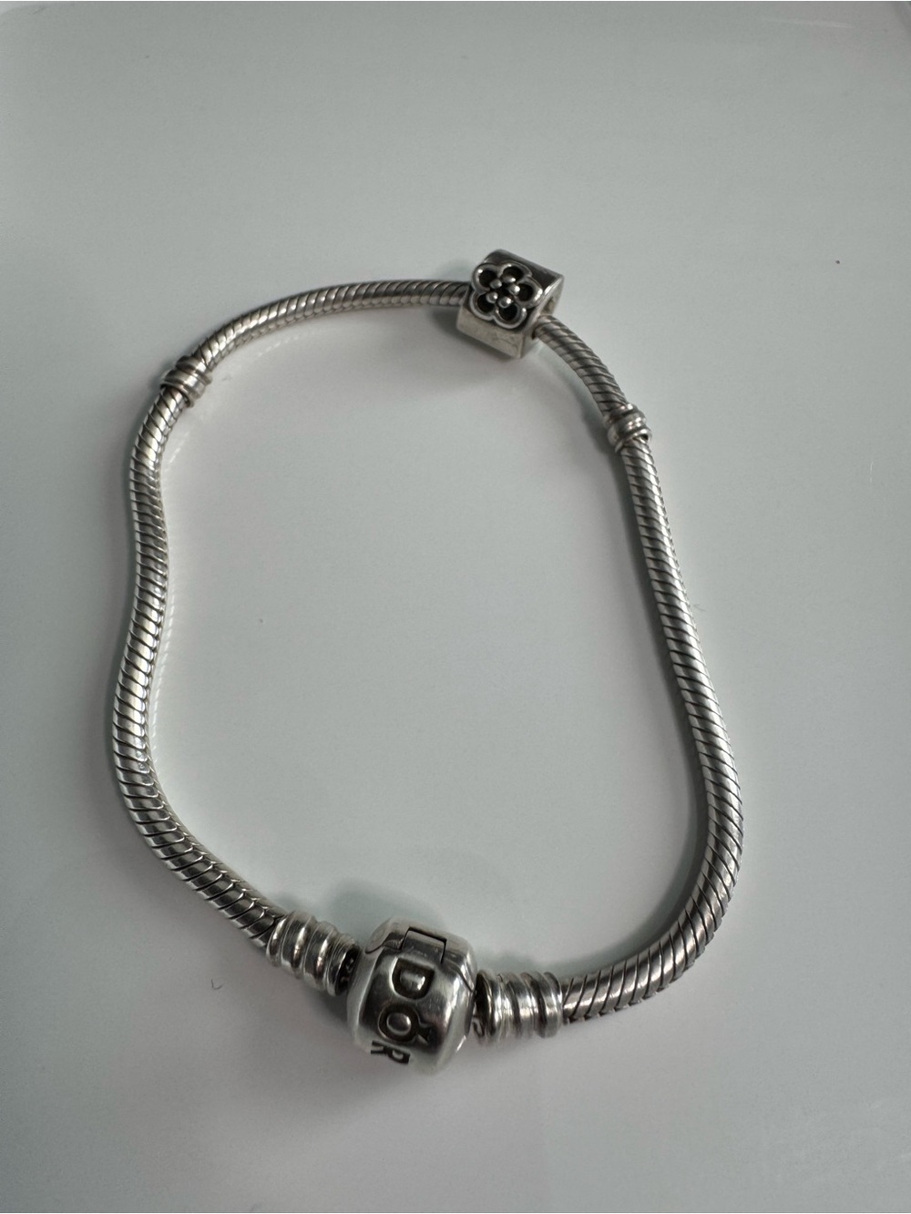 Authentic PANDORA Moments 8" / 21cm Sterling Silver Bracelet & Flower Charm